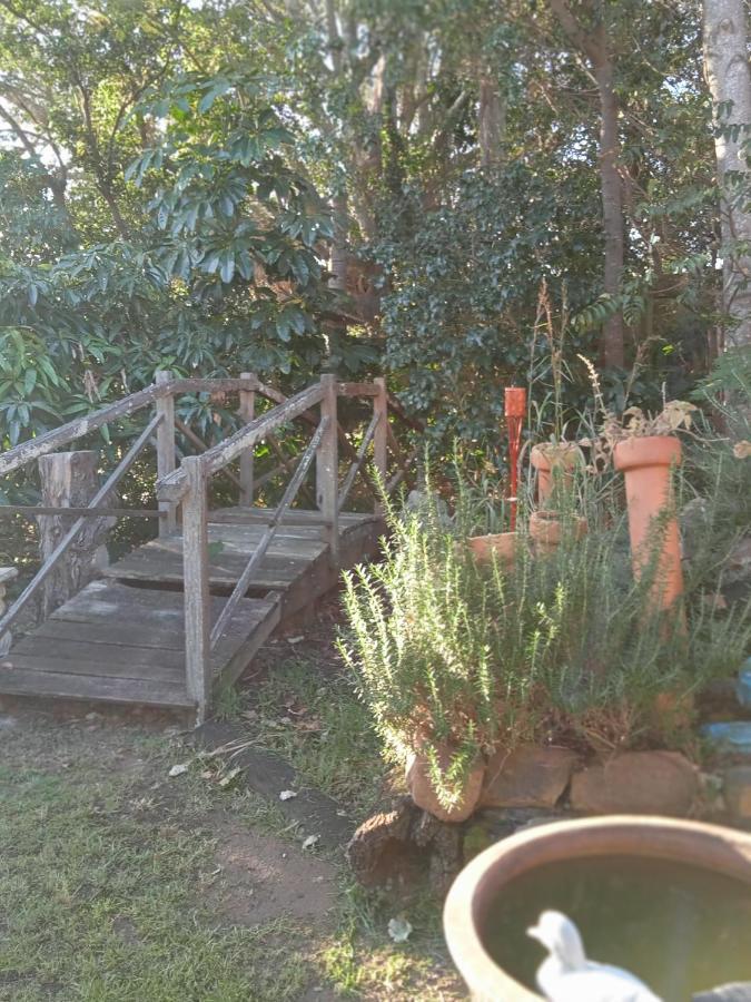 Отель Bronnies Place Gatton Экстерьер фото