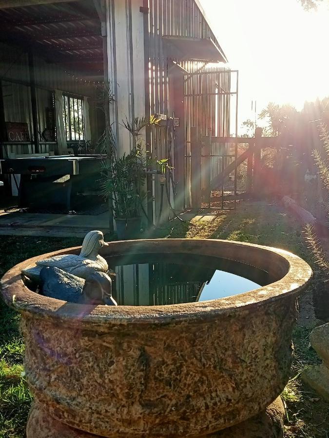 Отель Bronnies Place Gatton Экстерьер фото